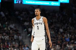 文班已往两战场均仅打29.7分钟 轰41+17+3.5+3帽 掷中率67%_24直播网