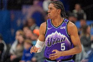 展现一把自己！科迪·威廉姆斯16中10砍27分11板4助 抢5前场板_24直播网