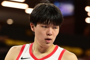 20分7板2助2帽！记者：杨瀚森这赛季在生长同盟的前进肉眼可见_24直播网