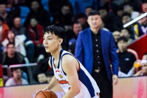 穿针引线！徐杰8中3拿8分6板11助0失误 正负值+28最高_24直播网