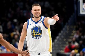 五犯了！杜兰特大帽波尔津吉斯 导致后者反抢被吹犯规_24直播网