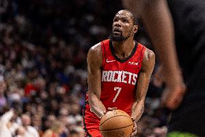 敲山震虎！杜兰特下半场开局迎着波津三分线外手起刀落 打成3+1_24直播网