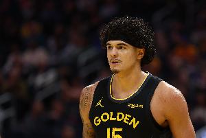 越来越好用！桑托斯上半场9中4获得12分3板1断 得分全队最高_24直播网