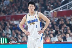 方硕：雷蒙没完全恢复 但球队的职员较量欠缺 他是带伤出战_24直播网