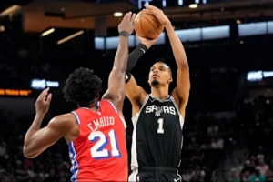 马刺60胜：文班vs恩比德的今昔_24直播网