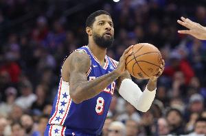 复出后状态依旧！乔治首节9分钟 6中4&三分3中3轰下11分_24直播网