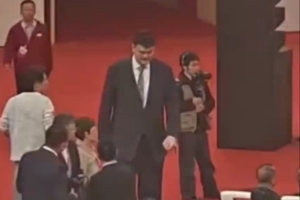 良久不见！上海交大迎建校130周年 姚明受邀回母校加入活动_24直播网