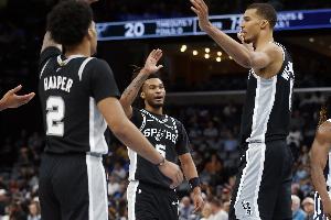 本世纪60+胜赛季次数：马刺7次断档领先 绿军4次 勇士&雷霆3次_24直播网