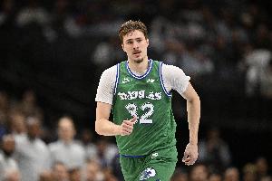 攻击最佳新秀！弗拉格翻身跳投2+1 一节半轰下22分_24直播网