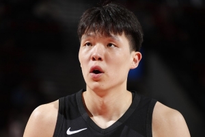 徐静雨：杨瀚森新秀季有点拉 休赛期得练 别总玩 一旦疏弃就凉了_24直播网