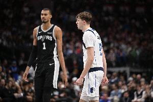 马刺VS独行侠首发：文班亚马复出联手？？？？？怂 弗拉格率队应战_24直播网