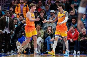 黄蜂本赛季有三名球员投进200+记三分 历史第4队_24直播网