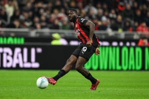 全市场。。。。好桌荚敢庠诮裣某鍪鄹７桑，，，，预计要价不低于3000万欧元_24直播网