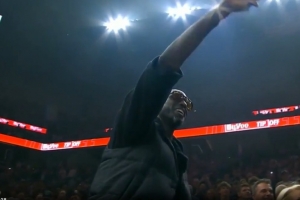 芬奇：加内特是传奇 他来到易服室与各人交流 让这个夜晚变得特殊_24直播网