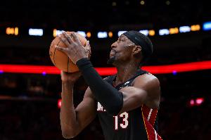 打得不错！阿德巴约18中11拿下25分10板3助3断2帽 上半场17分_24直播网