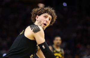 波杰本赛季全勤 科尔：这是他最优质特质之一 他的自信心稳步提升_24直播网