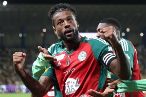 天空：维纳尔杜姆盼愿下赛季重返英超，，，他与达曼协作条约今夏到期_24直播网