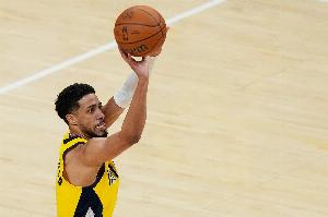 哈利伯顿：我现在压根不去想自己的伤势了 一点儿都不担心_24直播网