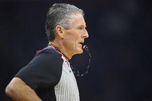 ?季后赛裁判36人台甫单：名哨福斯特领衔！有一位女裁判入。。24直播网