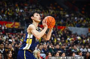 媒体人：若非伤病困扰徐杰本该是今年MVP 宏远赛季内操作失误太多_24直播网