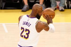 马健。汉人要赢火箭只能玩命防守&依赖詹姆斯 后者难打出18年数据_24直播网