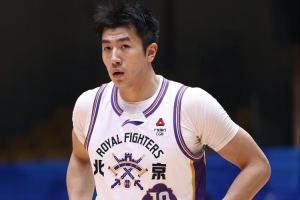 媒体人：金鑫这两场属实是以德报怨了 邹雨宸在攻防两头打得很好_24直播网