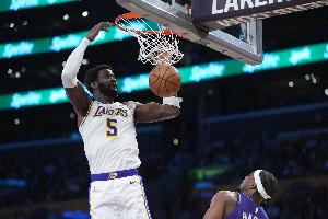 雷迪克：当艾顿打出最佳状态时 我们就是一支顶级球队！_24直播网