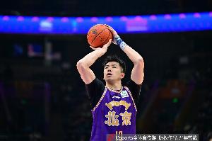 两双到手！邹雨宸17分钟9中6孝顺17分11板 其中9前场板_24直播网