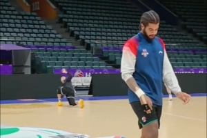 主场迎战北京男篮！鲁媒：山东男篮大外助克里斯今晚将伤愈复出_24直播网