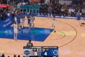 先声夺人！班凯罗开场一连强攻到手 防守端送遮天大帽_24直播网