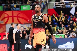 媒体人 ：贾尔斯36+11+4+3+5俨然杀神附体 空接准绝杀举重若轻_24直播网