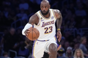 Skip：詹姆斯在湖人的近14场季后赛输了12场 并且多次在小节拉跨_24直播网