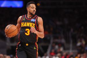 宿将依然稳！麦科勒姆半场16分钟 10中7&三分4中3砍下17分_24直播网