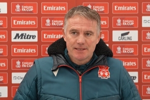 主帅谈雷克瑟姆升级可能性：会为附加赛资格拼到最后一刻_24直播网