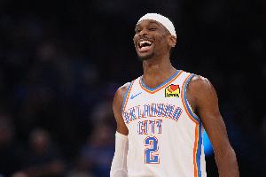 季后赛也能三节打卡！SGA手感一般18中5但17罚15中砍25+7带队取胜_24直播网