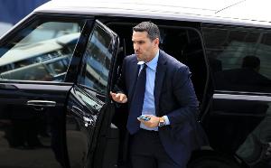 邮报：对阵阿森纳赛前，，，曼城主席现身训练基地激励球队斗志_24直播网