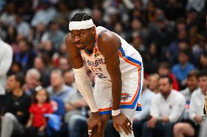 总有步伐！亚历山大上半场一连高难度上篮砍15分3助攻 罚球8中7_24直播网