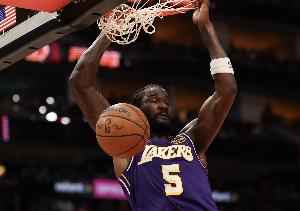 海斯：艾顿是同盟中最好的大个子之一 他能成为状元秀是有原因的_24直播网