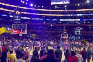 这次没搞砸！今天八村再次取代老詹执行魔性赛前仪式?_24直播网