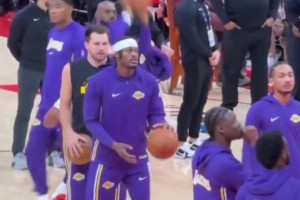 小里77这俩兄弟半斤八两?看吧 NBA球星也这么稚子_24直播网