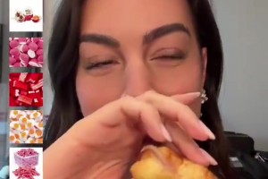 乔治娜吃着牛角包玩特效！听到打分效果后，，，连死后的男士都忍不住_24直播网