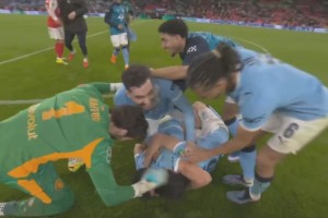 瓜帅蓝月再添荣耀！曼城2-0战胜阿森纳夺得联赛杯冠军！_24直播网