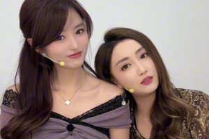 湖勇女主播小七&佳依晒合体：磕绊多年 俩第一次播湖勇惺惺相惜_24直播网