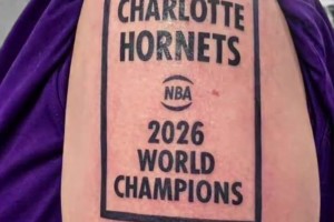 真够狠的！黄蜂球迷此前的纹身：黄蜂是26年NBA总冠军！_24直播网